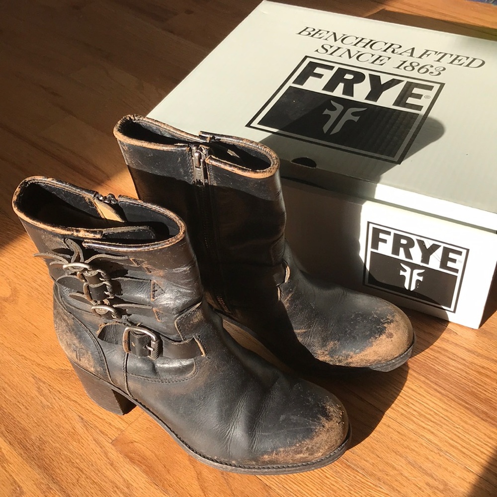 Frye Kelly Belted Short Leather boots.